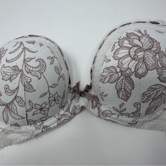 No 5 l’ampli classique by Etam White and Tan Laced Bra in EUC - Picture 4 of 4